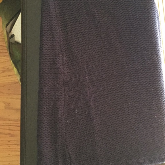 Two turtle neck long short-sleeved sweaters. - Picture 5 of 5